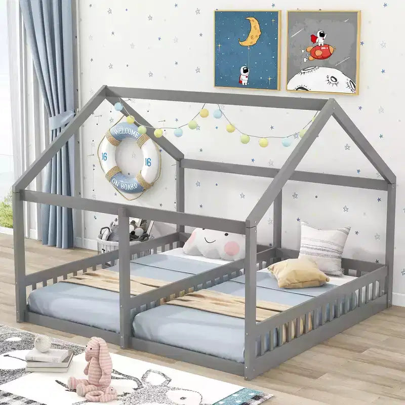 Lits plateformes de maison en bois pour lits jumeaux au design moderne avec 2 lits partagés