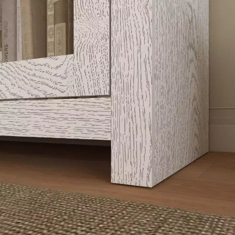 Armoire de rangement raffinée blanche avec accents: Rangement élégant avec une riche finition en grain de bois