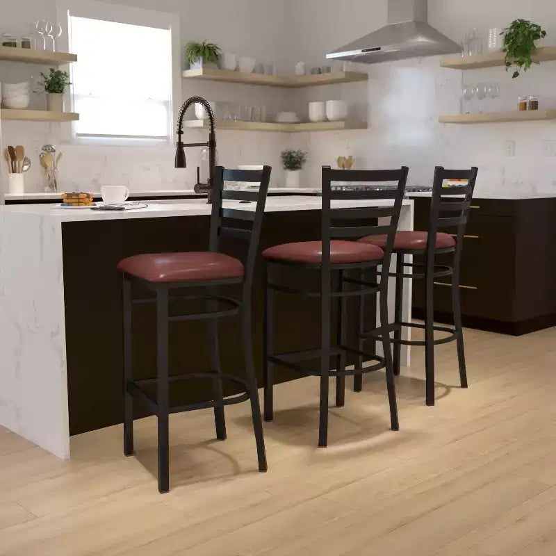 Tabouret de bar en métal avec dossier à barreaux pour restaurant