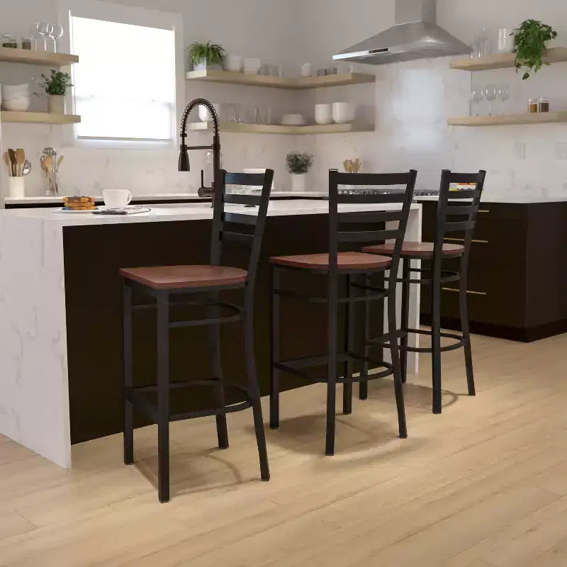 Tabouret de bar en métal avec dossier à barreaux pour restaurant
