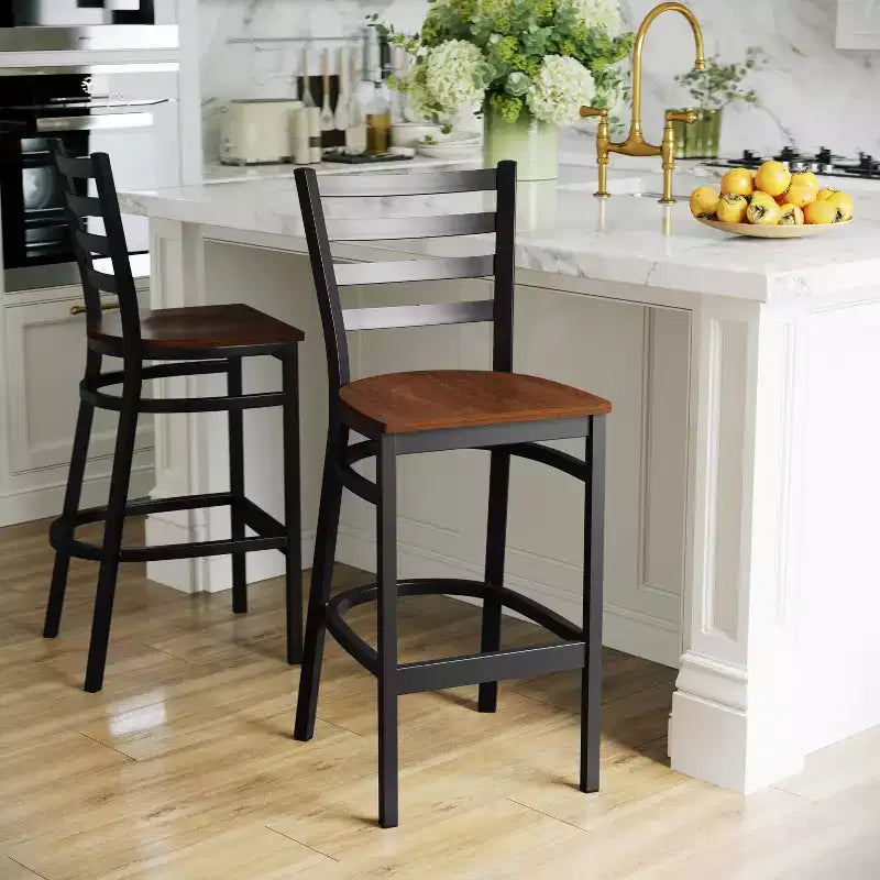 Tabouret de bar en métal avec dossier à barreaux pour restaurant