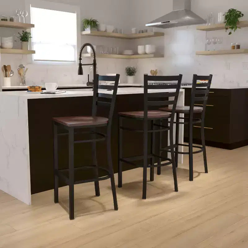 Tabouret de bar en métal avec dossier à barreaux pour restaurant