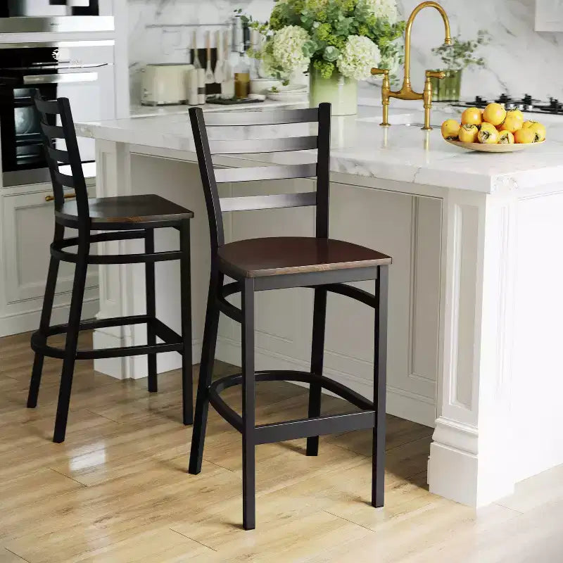 Tabouret de bar en métal avec dossier à barreaux pour restaurant