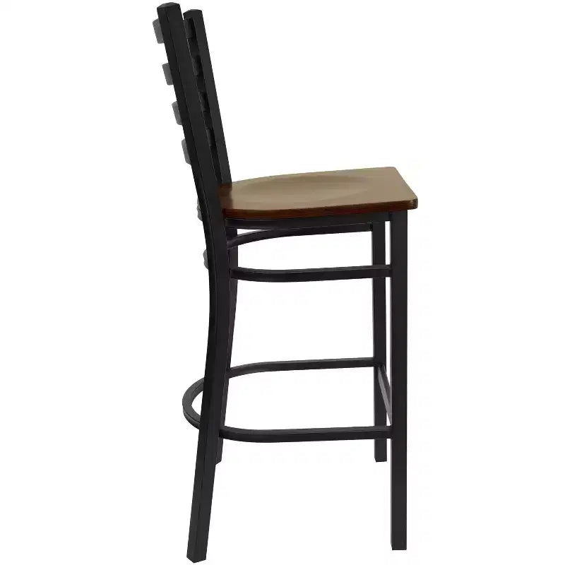 Tabouret de bar en métal avec dossier à barreaux pour restaurant