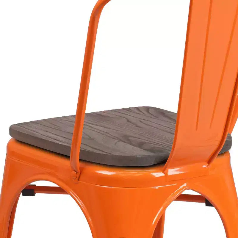 Chaise empilable en métal avec assise en bois