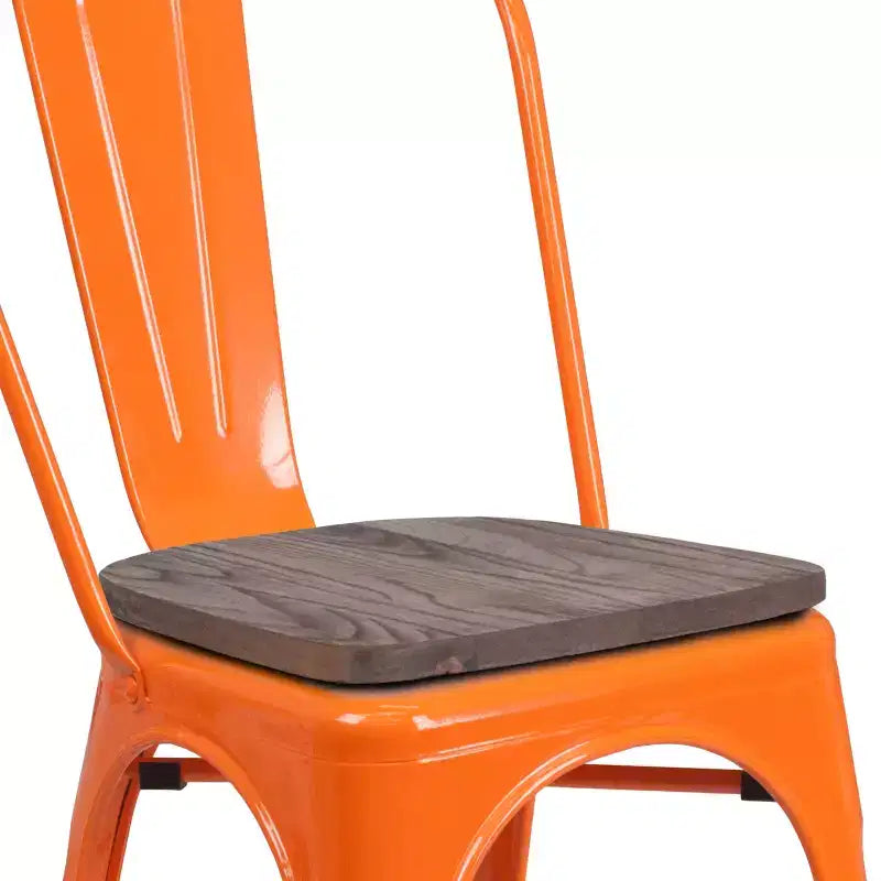 Chaise empilable en métal avec assise en bois
