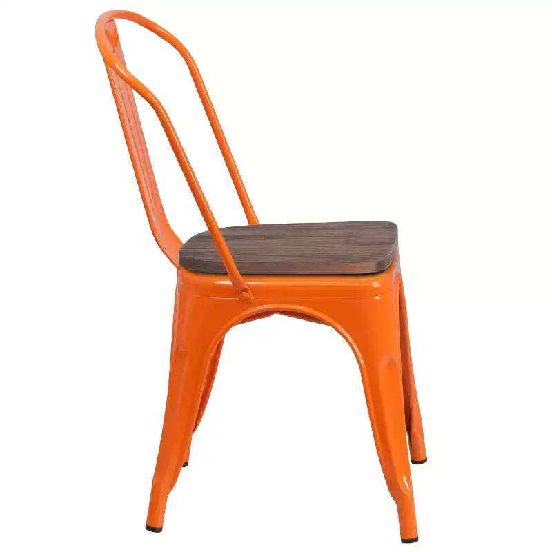 Chaise empilable en métal avec assise en bois
