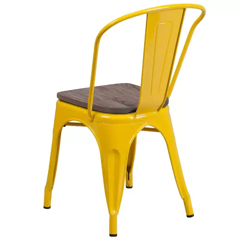 Chaise empilable en métal avec assise en bois